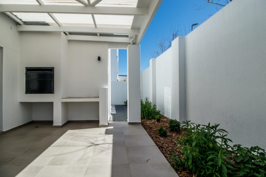  Bedroom Property for Sale in Croydon Gardens Estate Western Cape